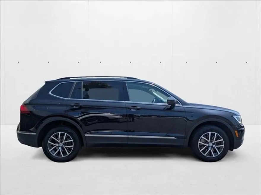 2020 Volkswagen Tiguan SE photo 1