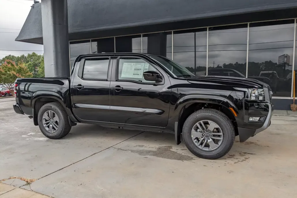 2025 Nissan Frontier Crew Cab SV photo 1