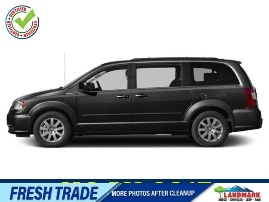 2015 Chrysler Town & Country Touring photo 1