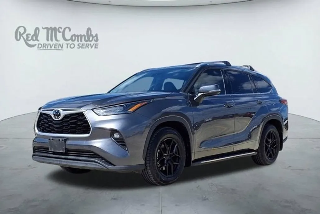 2022 Toyota Highlander XLE photo 1