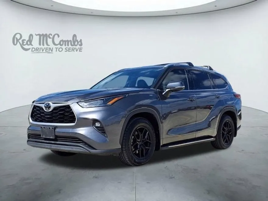 2022 Toyota Highlander XLE photo 1