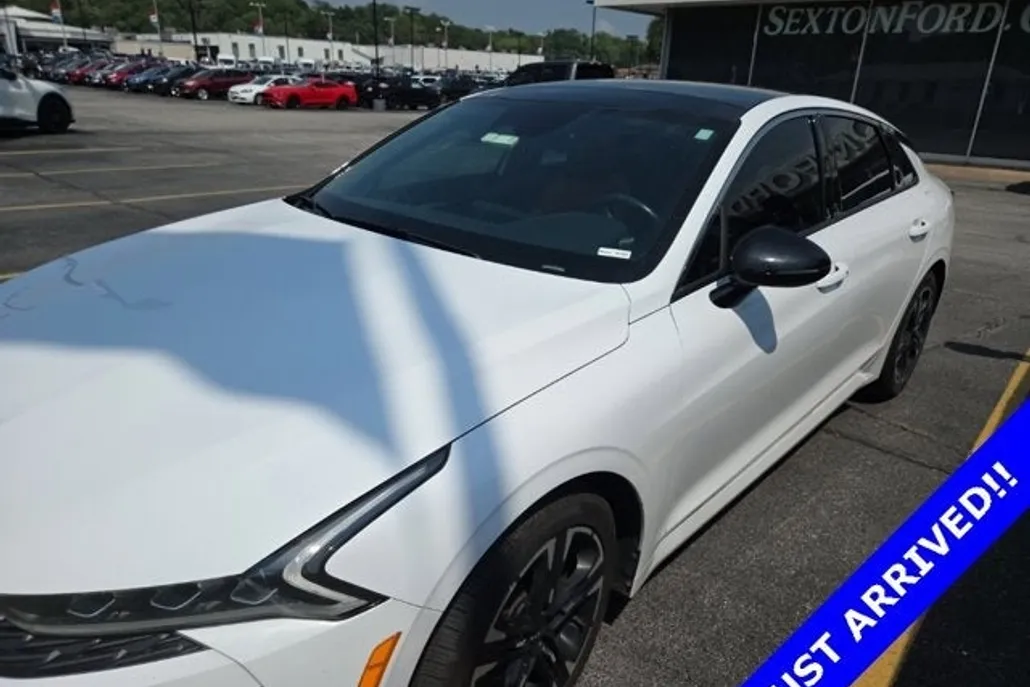 2023 Kia K5 GT-Line photo 1