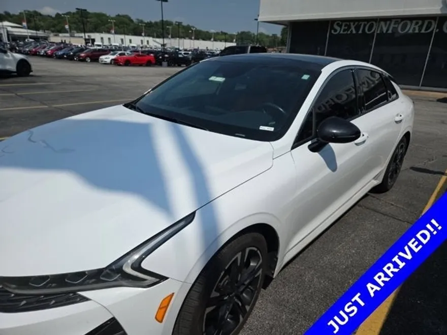 2023 Kia K5 GT-Line photo 1