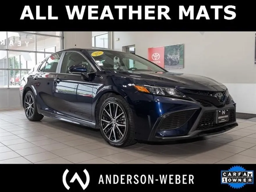2022 Toyota Camry SE photo 1