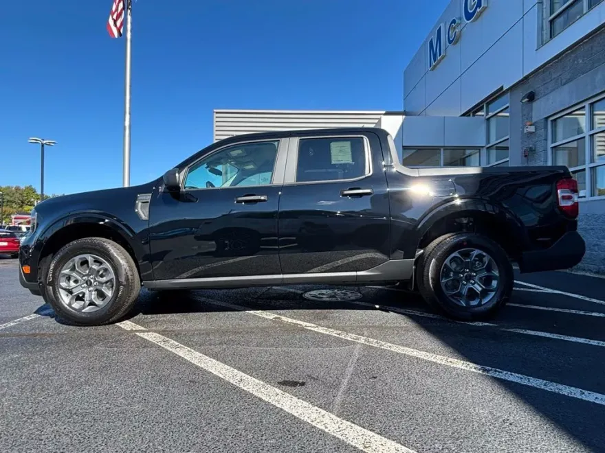 2025 Ford Maverick XLT photo 1