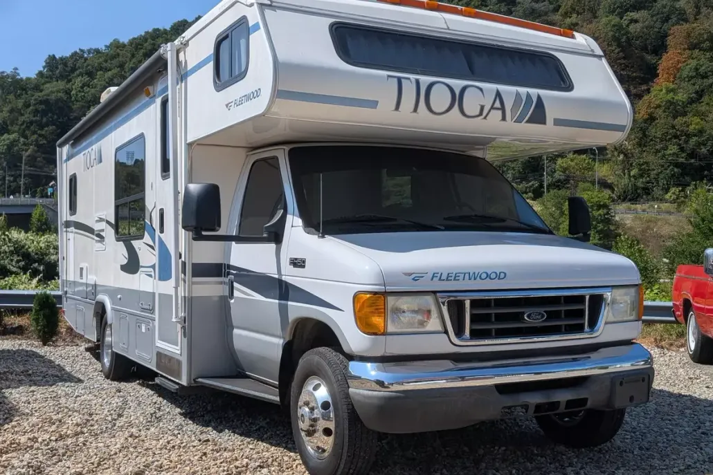 2004 Ford E-450 photo 1