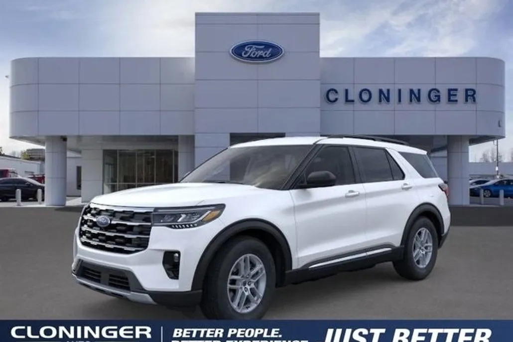 2025 Ford Explorer photo 1