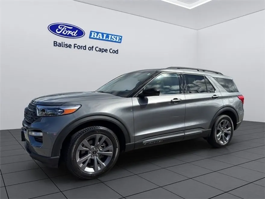 2024 Ford Explorer XLT photo 1