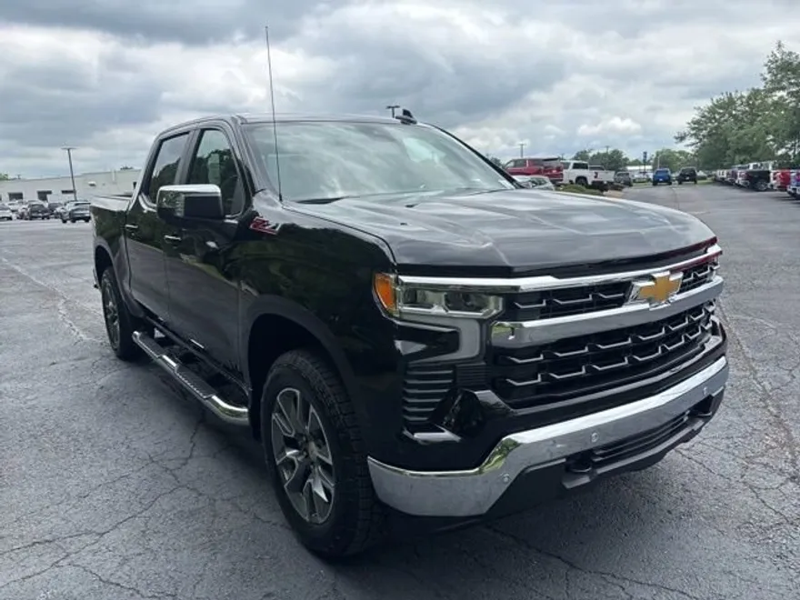 2026 Chevrolet Silverado 1500 LT photo 1