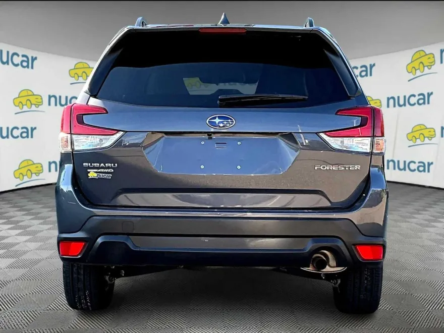 2022 Subaru Forester Premium photo 1