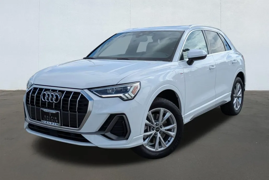 2024 Audi Q3 S line Premium 45 TFSI photo 1