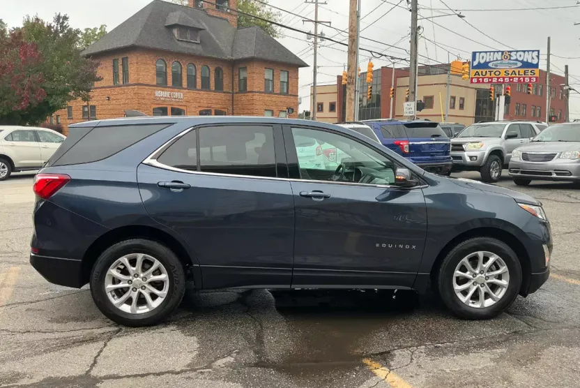2018 Chevrolet Equinox LT photo 1