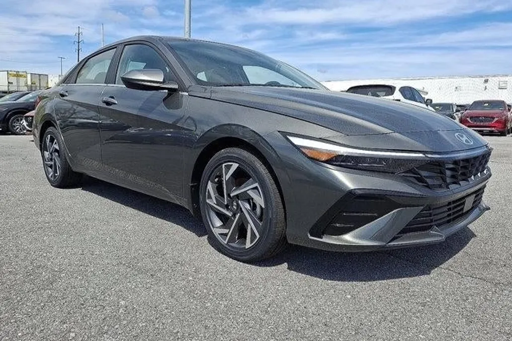 2025 Hyundai Elantra SEL Convenience photo 1