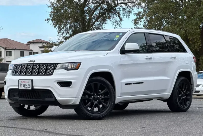 2017 Jeep Grand Cherokee Laredo photo 1