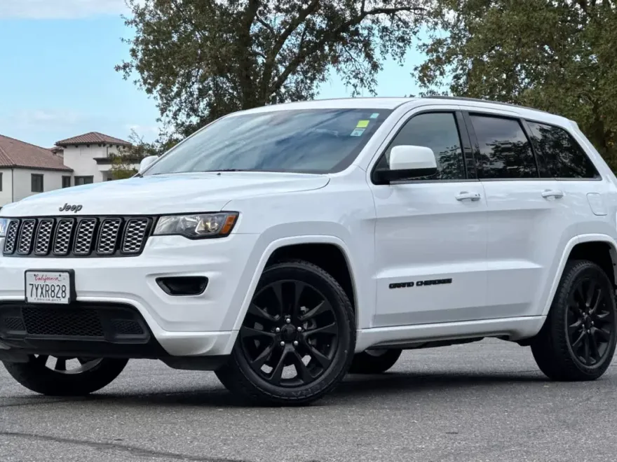 2017 Jeep Grand Cherokee Laredo photo 1