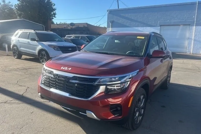 2024 Kia Seltos S photo 1