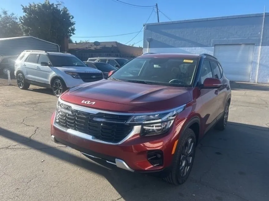2024 Kia Seltos S photo 1