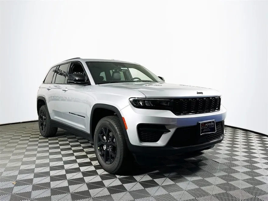 2025 Jeep Grand Cherokee Altitude photo 1