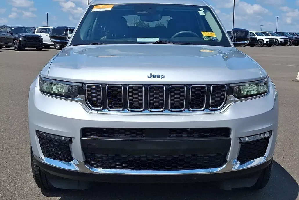 2023 Jeep Grand Cherokee Limited photo 1