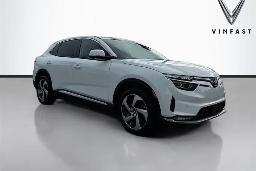 2025 Vinfast VF 8 8 photo 1