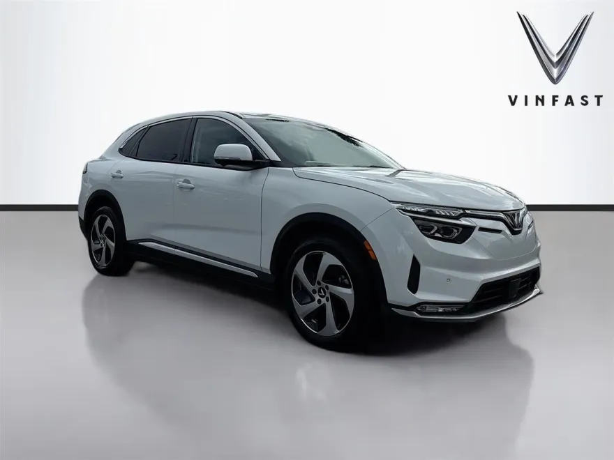 2025 Vinfast VF 8 8 photo 1