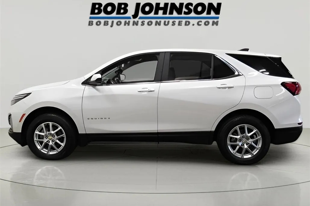 2022 Chevrolet Equinox LT photo 1