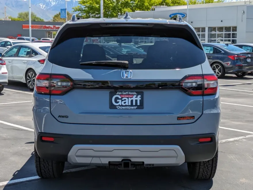 2025 Honda Pilot TrailSport photo 1