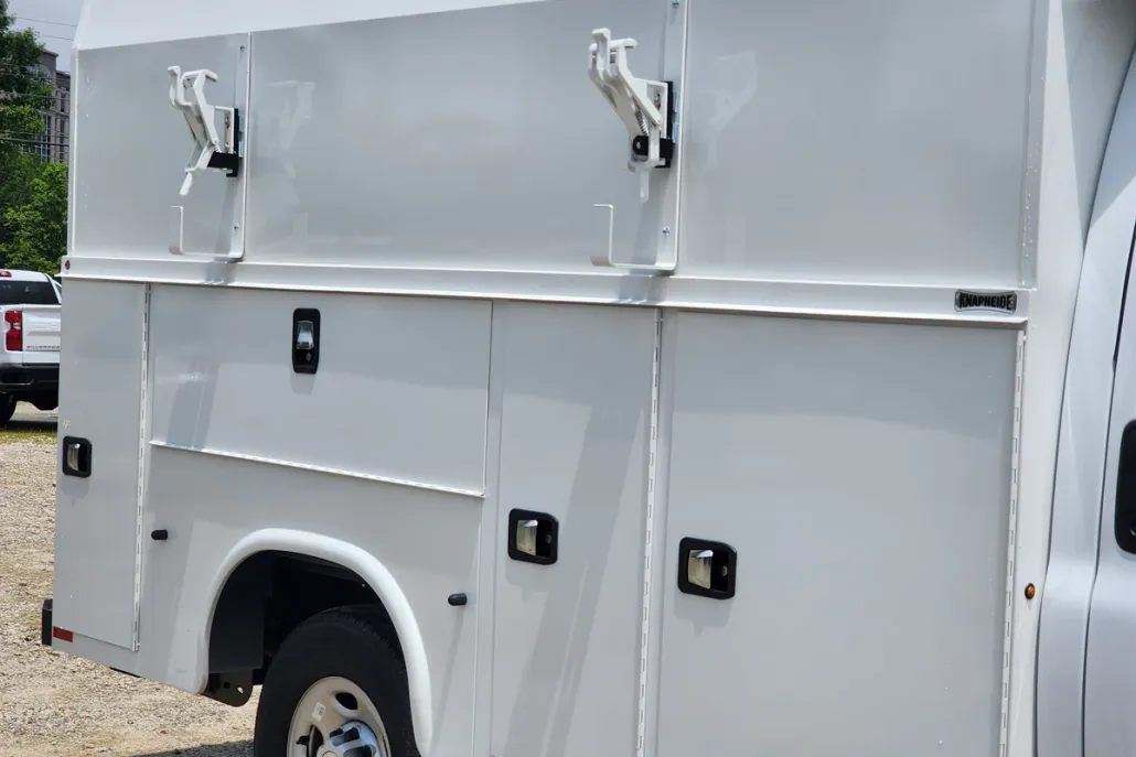 2024 Chevrolet Express Cutaway 3500 photo 1