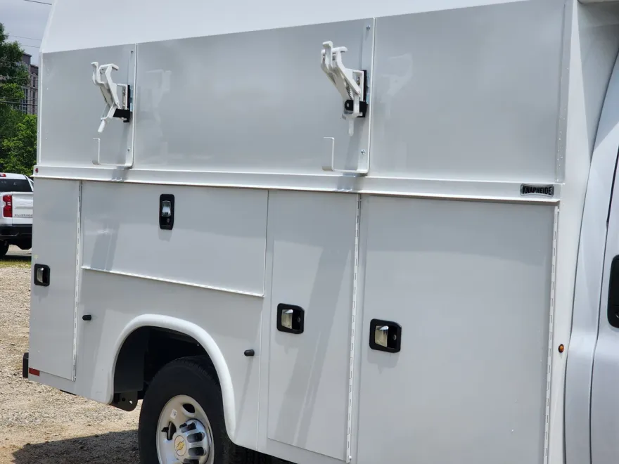 2024 Chevrolet Express Cutaway 3500 photo 1