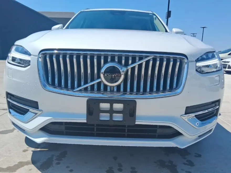 2023 Volvo XC90 Plus photo 1