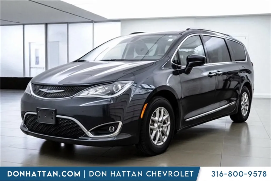 2020 Chrysler Pacifica Touring L photo 1