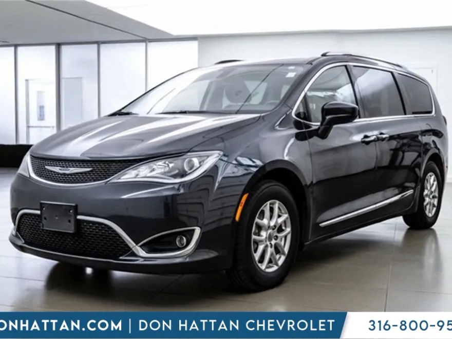 2020 Chrysler Pacifica Touring L photo 1