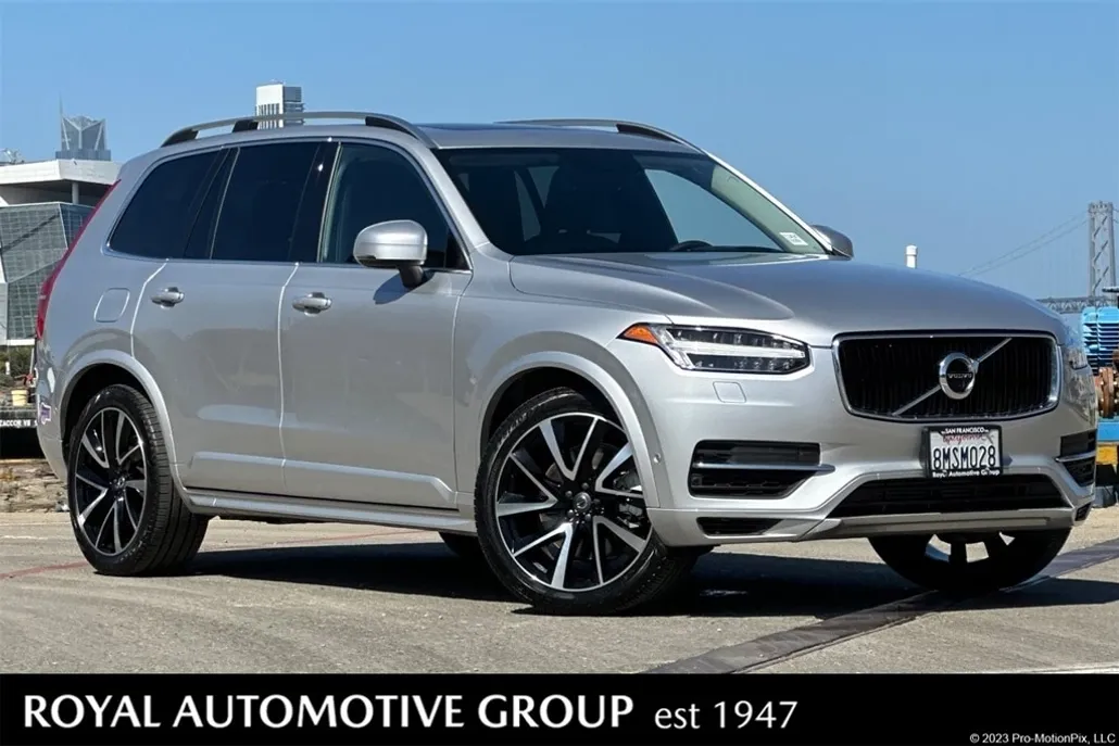 2019 Volvo XC90 T8 Momentum photo 1