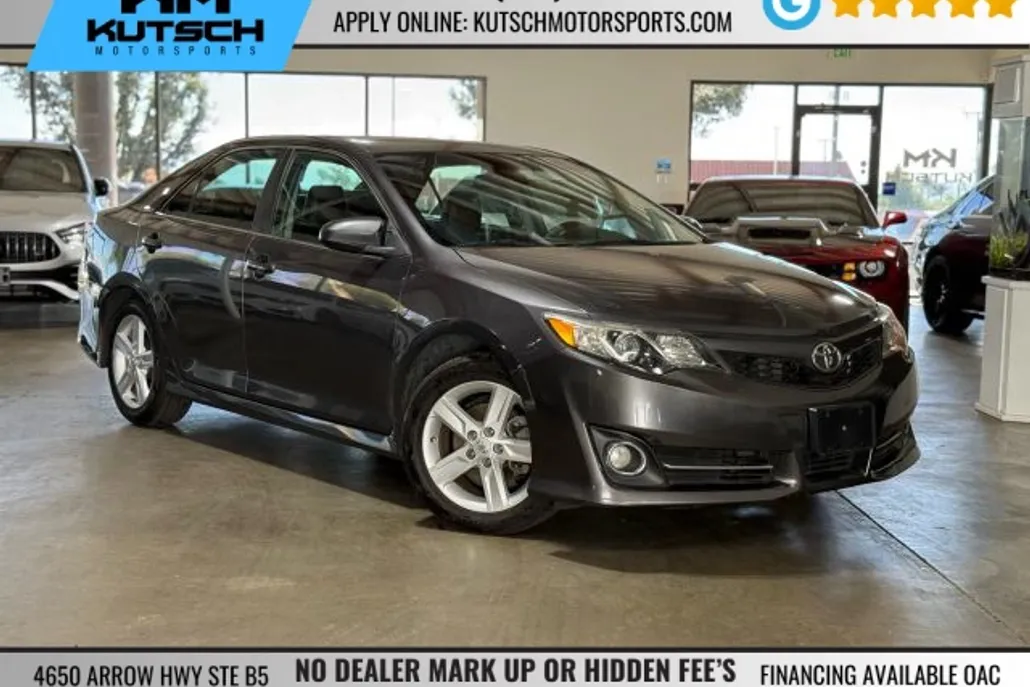 2014 Toyota Camry photo 1