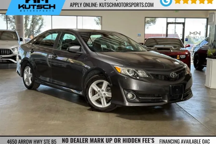 2014 Toyota Camry photo 1