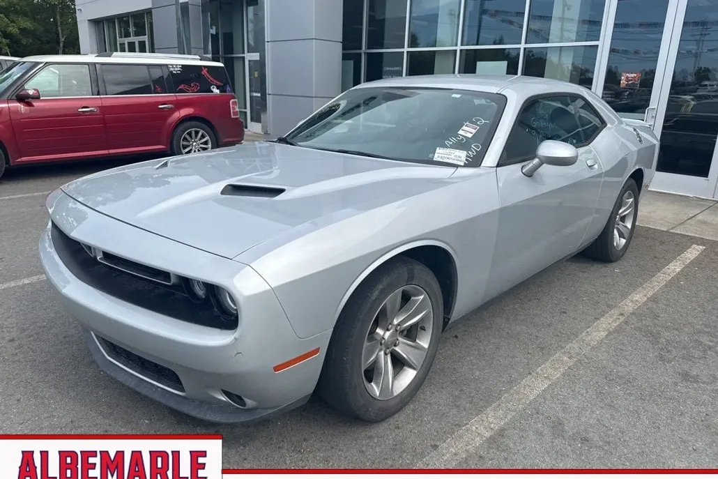 2020 Dodge Challenger SXT photo 1