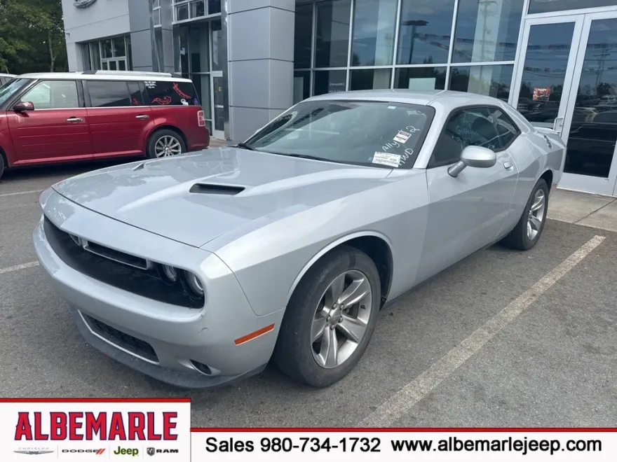 2020 Dodge Challenger SXT photo 1