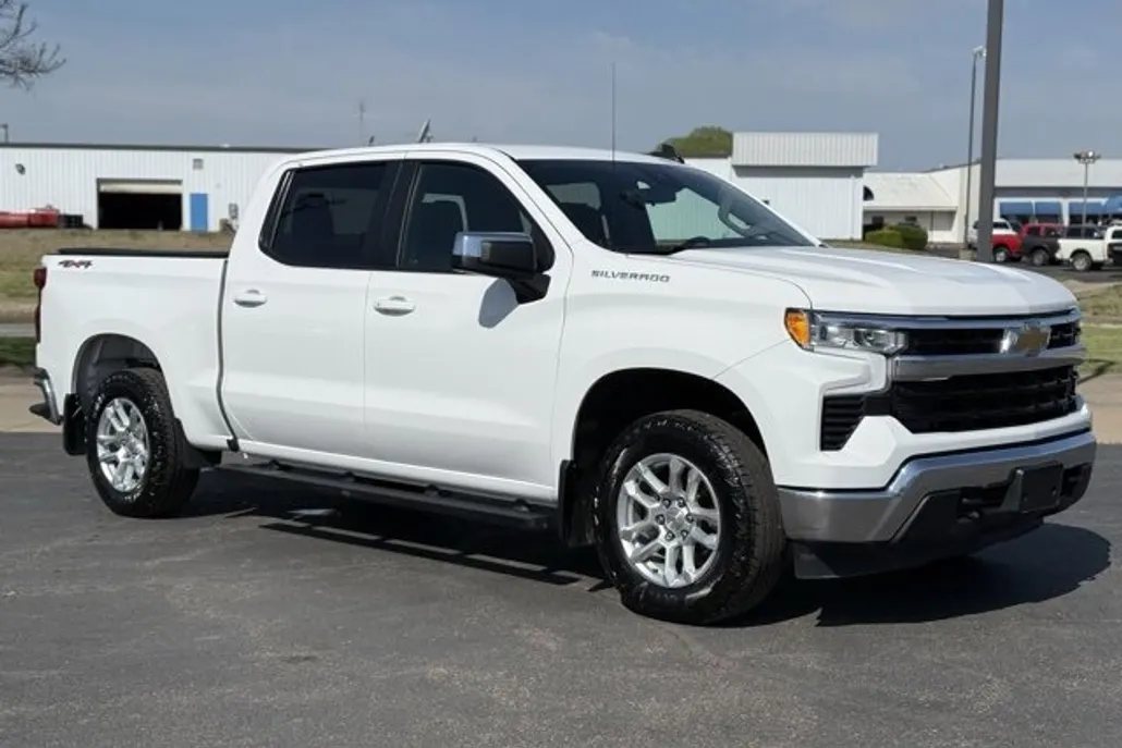 2023 Chevrolet Silverado 1500 LT photo 1