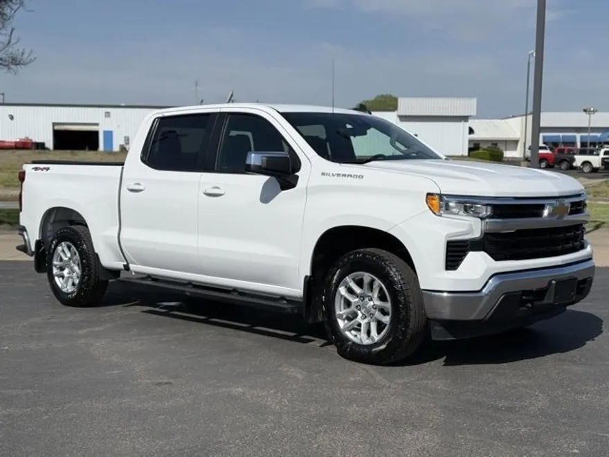 2023 Chevrolet Silverado 1500 LT photo 1
