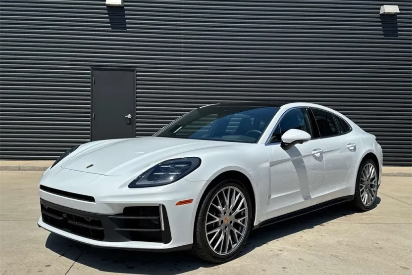 2025 Porsche Panamera 4 photo 1