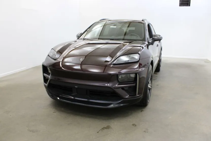 2024 Porsche Macan Electric Turbo photo 1