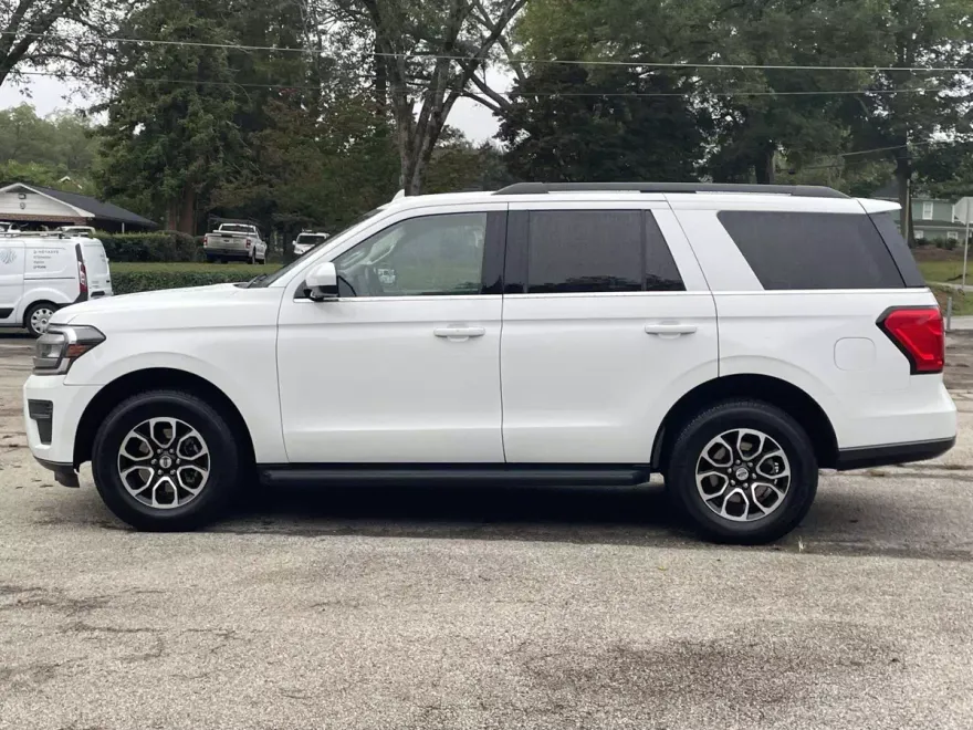 2024 Ford Expedition XLT photo 1