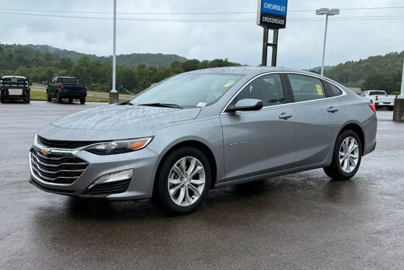 2025 Chevrolet Malibu 1LT photo 1