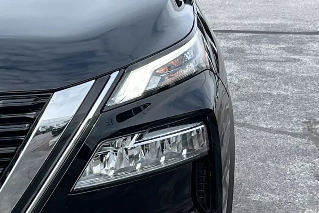 2021 Nissan Rogue AWD SV photo 1