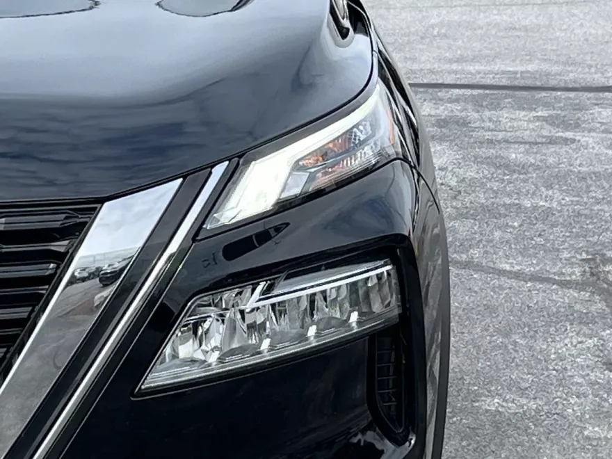 2021 Nissan Rogue AWD SV photo 1