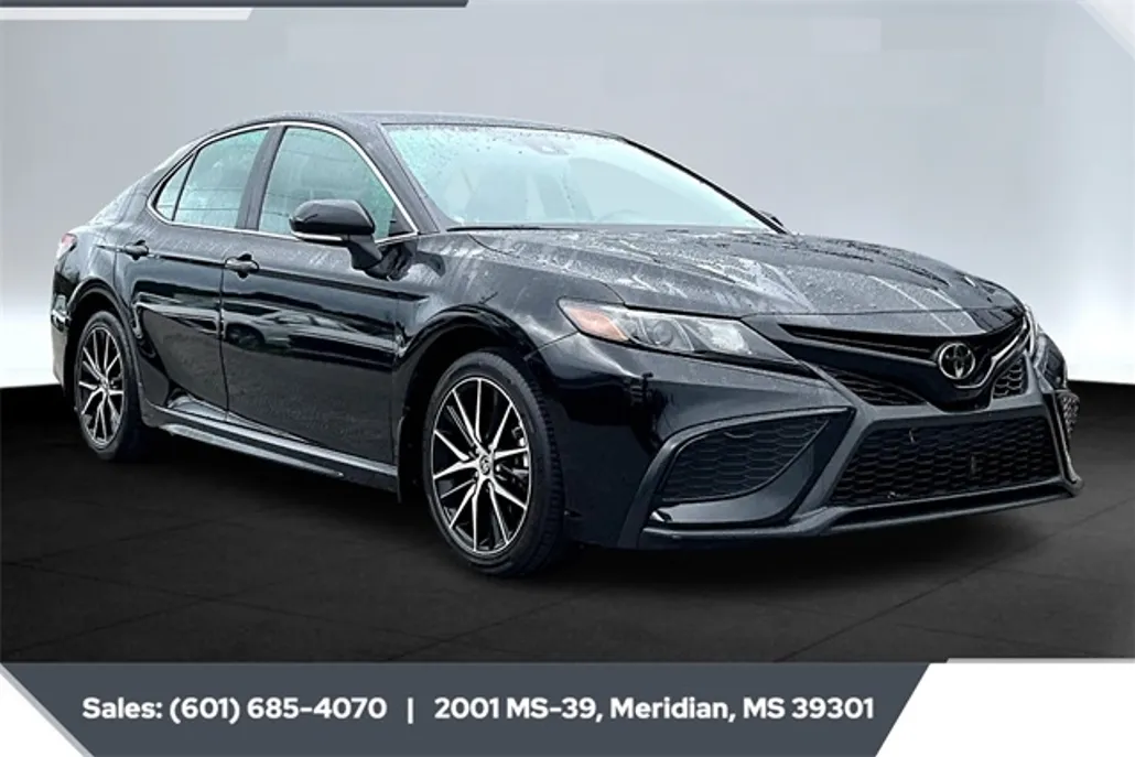 2024 Toyota Camry SE photo 1