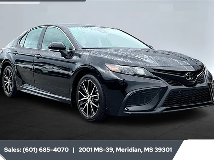 2024 Toyota Camry SE photo 1
