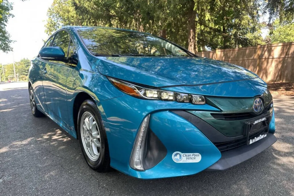 2017 Toyota Prius Prime Premium photo 1