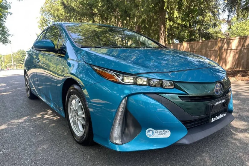 2017 Toyota Prius Prime Premium photo 1