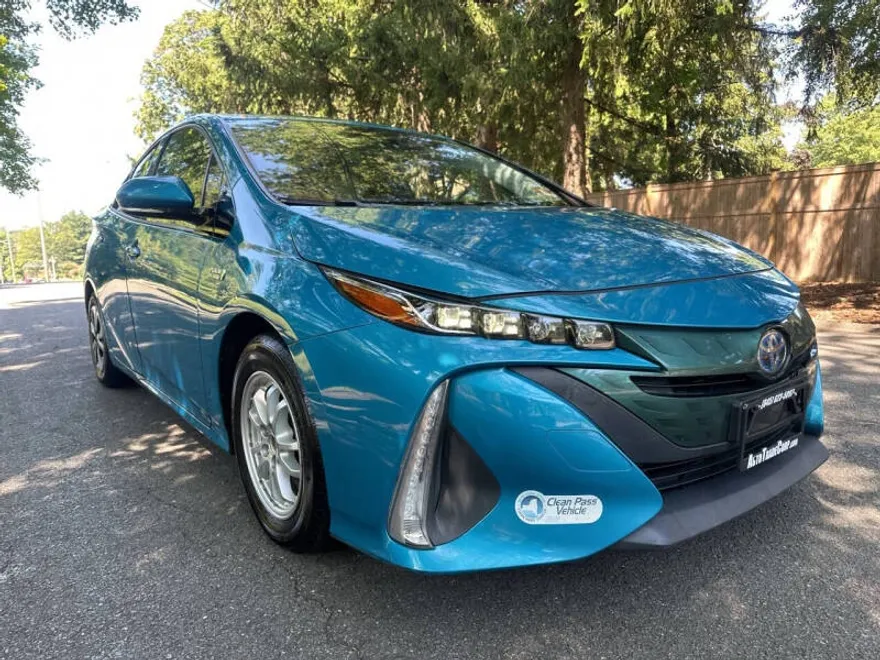 2017 Toyota Prius Prime Premium photo 1